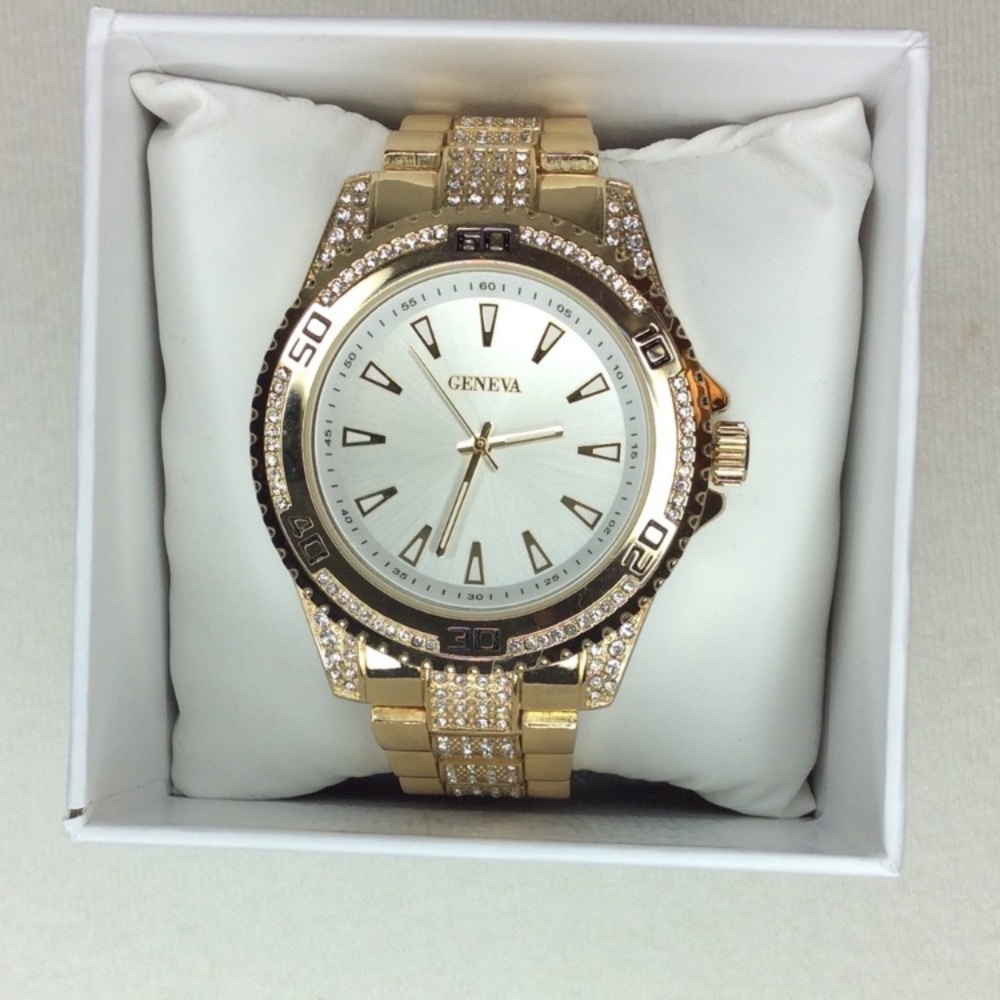 NWT GENEVA WATCH WITH CRYSTALS GOLD